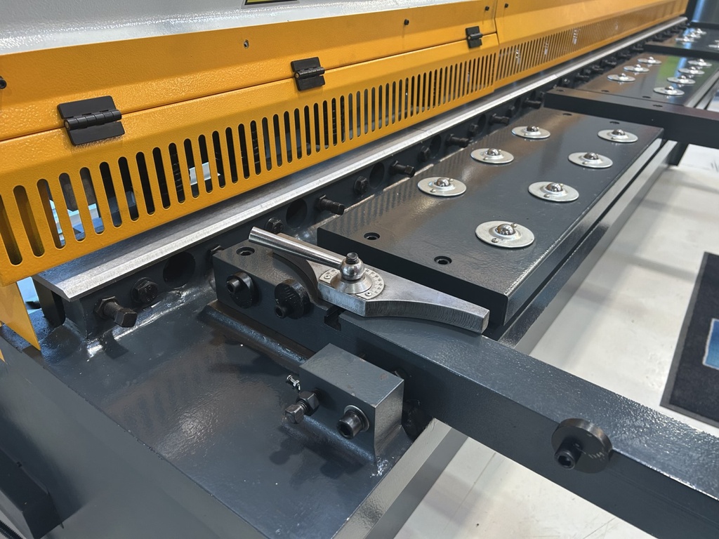 Cisaille neuve ARROW modèle C2500x12