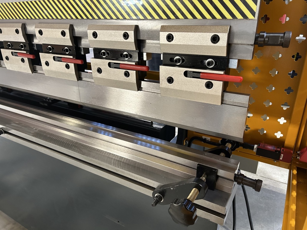 Plieuse conventionnelle ARROW P2563