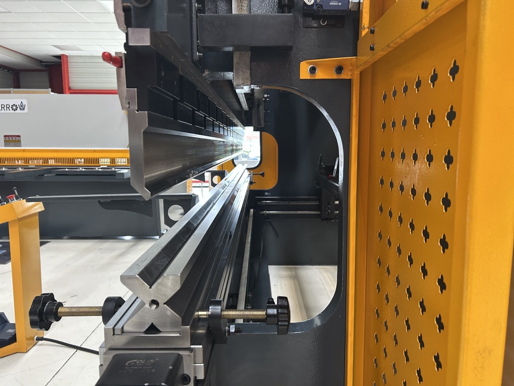 Plieuse conventionnelle ARROW P40125