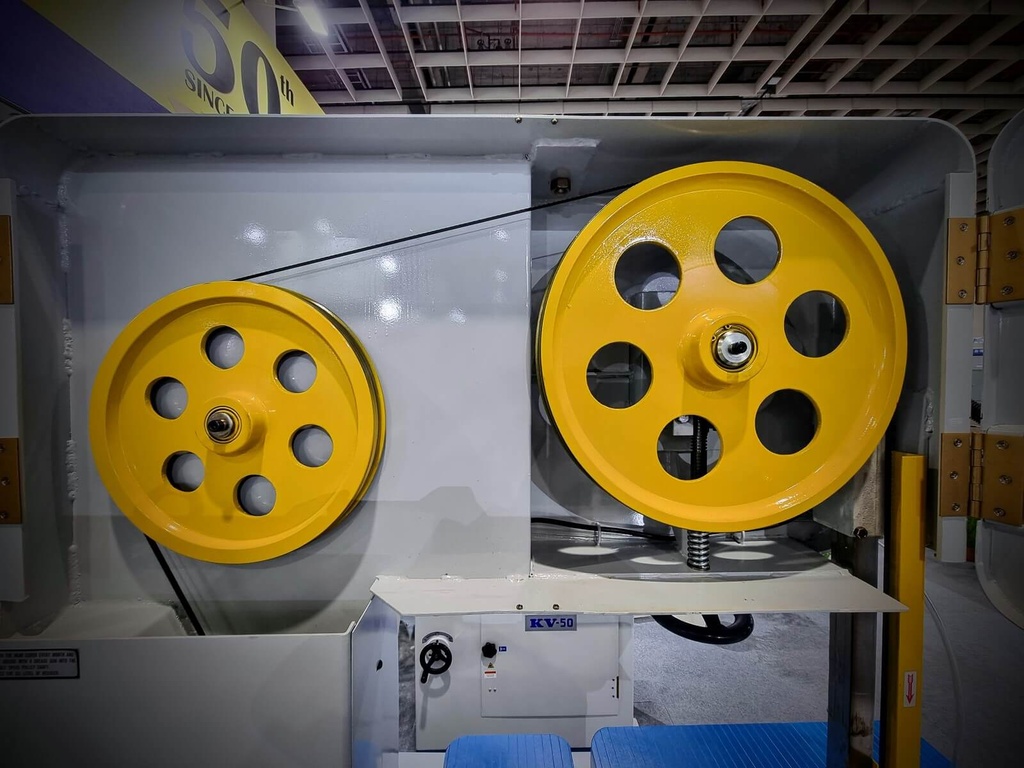 Scie à ruban verticale ARROW SV610