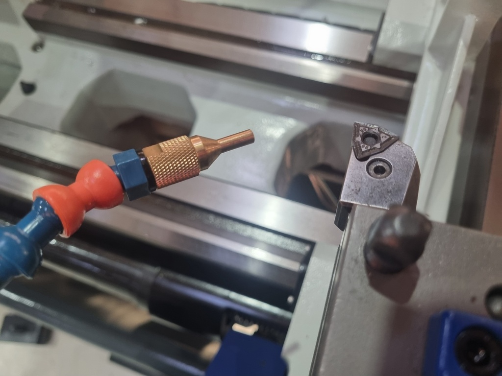 Système de micropulvérisation air-huile LMG.01 – buse sur support magnétique déportée de la commande