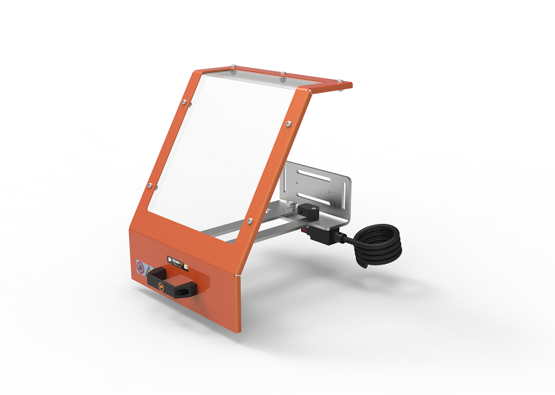 Protection pour tour du chariot - à installer sur le chariot longitudinal ou sur la protection arrière Protection à ouverture pivotante avec n. 2 bras rotatifs de support et de protection en acier L.300 H.400 mm. - Avec micro-interrupteur de sécurité